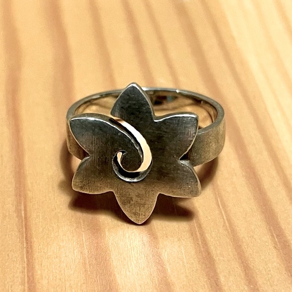 925 Sterling Silver Flower Ring (Size 7) - Picture 1 of 4